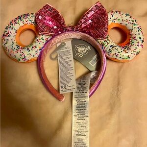 Brand new Official Disney Parks donut Minnie Mouse ears